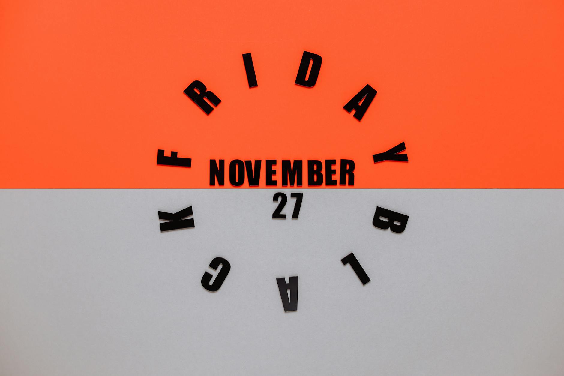 Grafika symbolizująca pieniądze i rozwój miasta Przasnysz z informacją o dotacji 27 mln zł